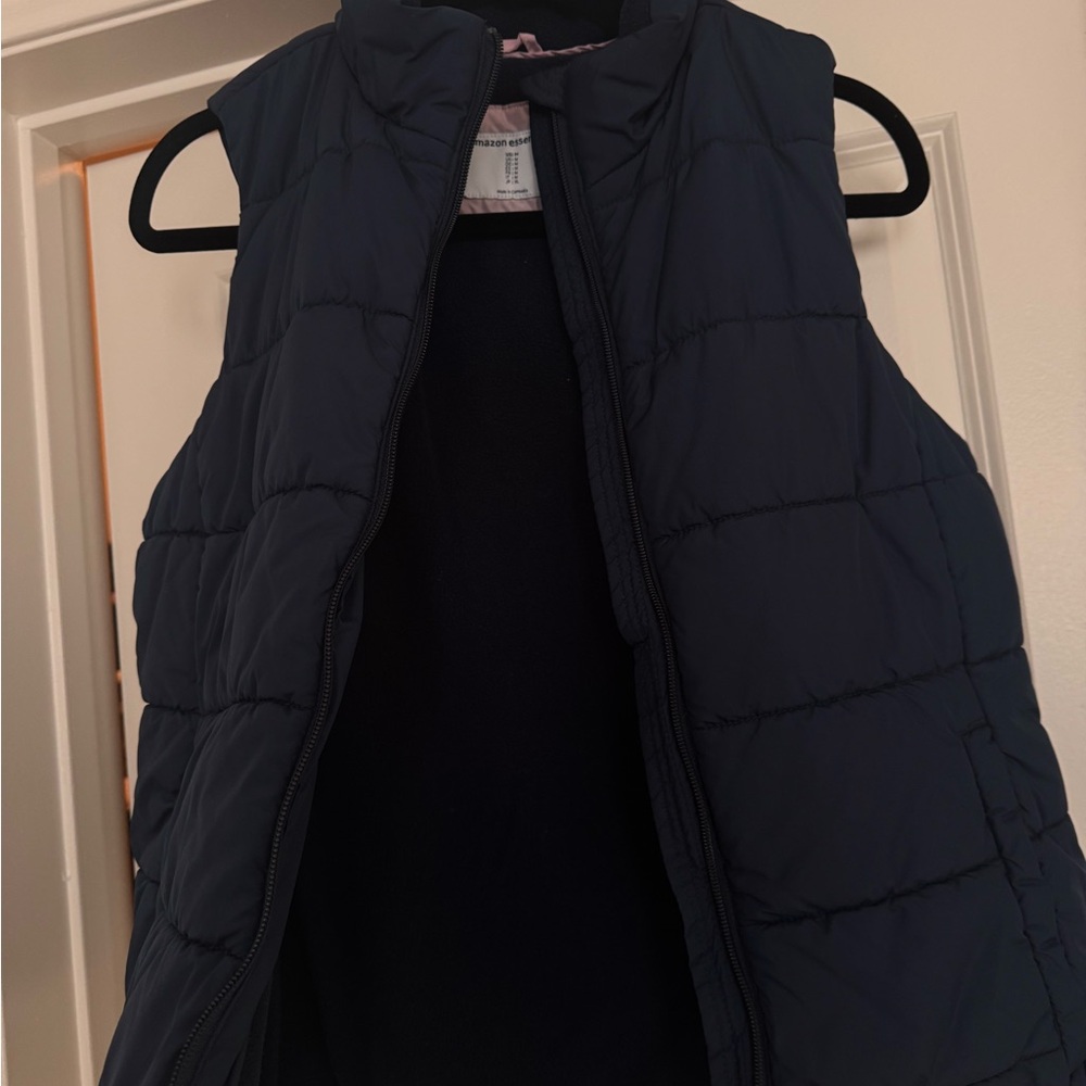 Amazon Essentials Women's Navy Puffer Vest